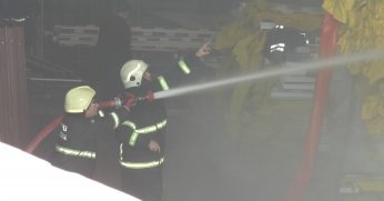 Plastik doğrama atölyesinde korkutan yangın