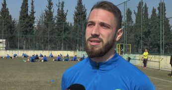 Taner Savut'u anlatırken gözyaşlarına hakim olamadı