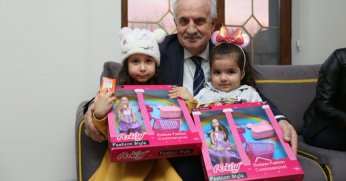 Başkan Aygün, Derince’ye gelen depremzedeleri yalnız bırakmadı