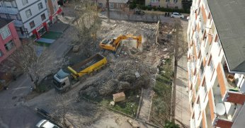 O sağlık ocağı yeni görünüme kavuşması için yıkıldı