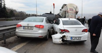 TEM'de 23 araç kazaya karıştı: 11 yaralı
