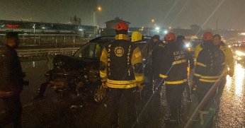 Bariyere çarpan aracın sürücüsü yaralandı