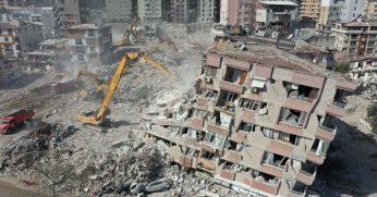 Büyükşehir, Hatay’da 51 binanın yıkımını yaptı