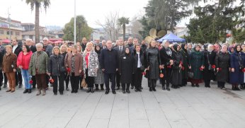 GÖLCÜK’TE KADINLAR GÜNÜ TÖRENLE KUTLANDI