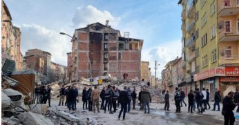 Malatya'da 5 katlı bina çöktü