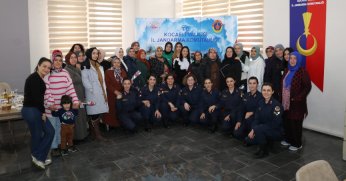 Jandarma özel günde depremzede kadınları unutmadı