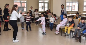 DEPREM ÇOCUKLARININ YÜZLERİ GÜLDÜ