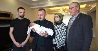 CHP’li Şen’in torunu oldu, ezanı Başkan Büyükakın okudu