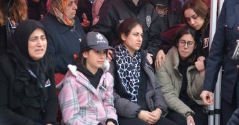 Hayatını kaybeden polis babasının şapkasını bir an olsun başından çıkarmadı