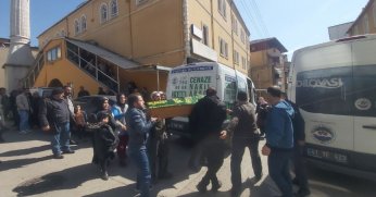 Üzerine demir kapı düşen çocuk yaşamını yitirdi