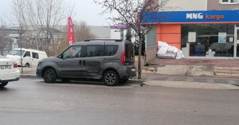 Gebze'de otomobil ile hafif ticari araç çarpıştı: 1 yaralı