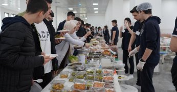 Veliler el emekleriyle yaptı, öğrenciler depremzedeler için satıyor