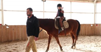 Kocaelili çocukların atlarla dostluğu