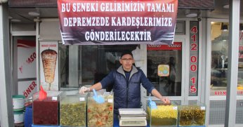 29 yıllık tezgahını son kez depremzedeler için açtı