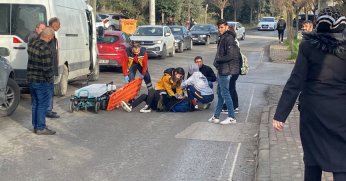 Okula giden lise öğrencisine otomobil çarptı