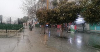 Yüksek kesimlerin ardından kent merkezlerinde de kar yağışı başladı