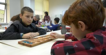 İşitme engelli çocuklara ‘Akıl Oyunları’ eğitimi