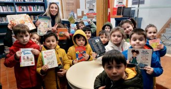 Minik öğrencilerin kütüphane heyecanı