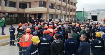 Gübretaş’ta işçiler ayaklandı, sloganlarla yönetim binasına yürüdü