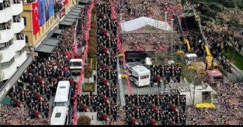 CHP'nin Trabzon mitinginden paylaşılan fotoğraf, üzerinde oynanmış çıktı