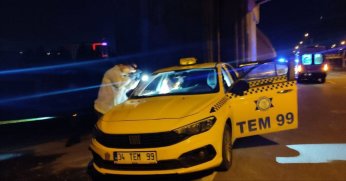 Ticari takside silahla vurulmuş halde bulundu