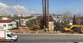 Feribot yolu üstgeçidinde kazıklar çakılmaya başlandı