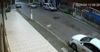 Yolda yürürken dehşeti yaşadı: Otomobilden ateş açıldı