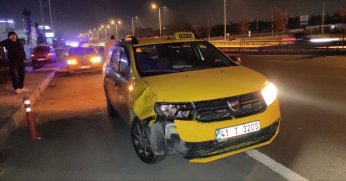 Ticari taksinin çarptığı yaya yaralandı