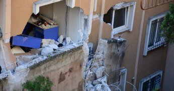 İstinat duvarı apartmanın içine çökmüştü, bu görüntüler hasarın boyutunu gözler önüne serdi