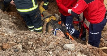 Toprağın altında kalan işçi için zamanla yarış