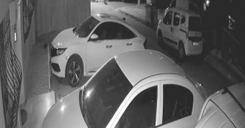 Sipariş verip bekledikleri motosikletli kuryeyi pompalı tüfekle vurdular