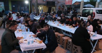 ishakcilarda iftar sofrasi kuruldu