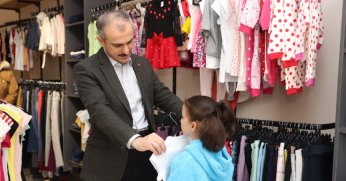 Yetim çocuklara bayramlık hediyesi