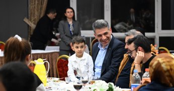 BAŞKAN KOCAMAN DEPREMZEDELERLE İFTAR YAPTI