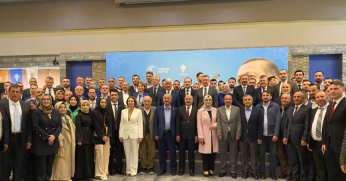 AK PARTİ YİNE YOĞUN KATILIM İLE BAYRAMLAŞTI