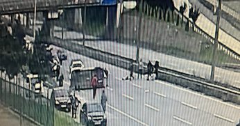 Bayram ziyaretine giden aile faciayı yaşamıştı, o anlar kameralara yansıdı