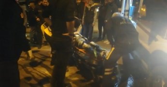 Alev alev yanan otomobilin sürücüsü hayatını kaybetti