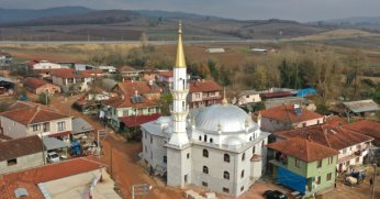 Büyükşehir’in desteğiyle tamamlanan, İzmit Eseler Camii ibadete açıldı