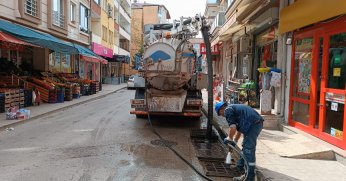 İSU, YAĞMUR ÖNCESİ MAZGAL VE IZGARA TEMİZLİKLERİ YAPIYOR