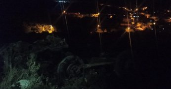 Virajı alamayan kamyon şarampole uçtu