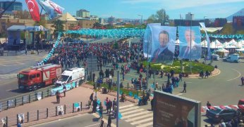 Miting alanı boş kalınca Akşener çıldırdı: Vatandaşı azarladı