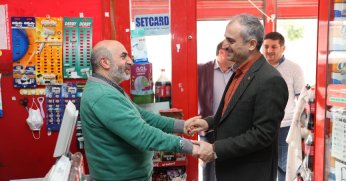 Başkan Çiftçi, hem esnafın taleplerini dinliyor hem de yapılan projeleri anlatıyor