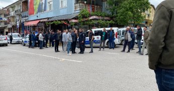Tartışmayı tatlıya bağlamak için bir araya gelmişlerdi, bu kez kavga çıktı: 6 yaralı, 6 gözaltıf
