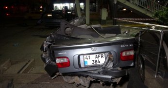 Makas atarken kontrolden çıktı, ağaca çarpıp ikiye bölündü: 1 ağır yaralı