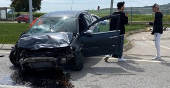 3 araç çarpıştı, 3 kişi yola savruldu: İlk müdahaleyi tesadüfen yoldan geçen ambulanstaki ekip yaptı