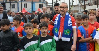 Vali sahaya indi, davul zurnayla karşılandı