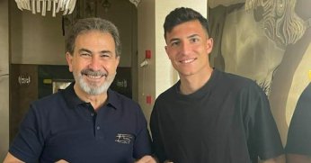 KOCAELİLİ FUTBOLCUDAN AŞILA’YA 41 NUMARALI FORMA HEDİYESİ