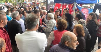 Çarşı karıştı: Kentin göbeğinde kalabalık gruplar birbirine girdi