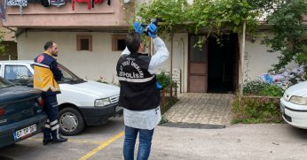 Kötü koku ihbarının yapıldığı evde ölü bulundu