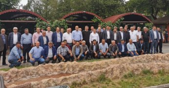 Şayir, deprem bölgesinde esnaf ve muhtarlarla buluştu